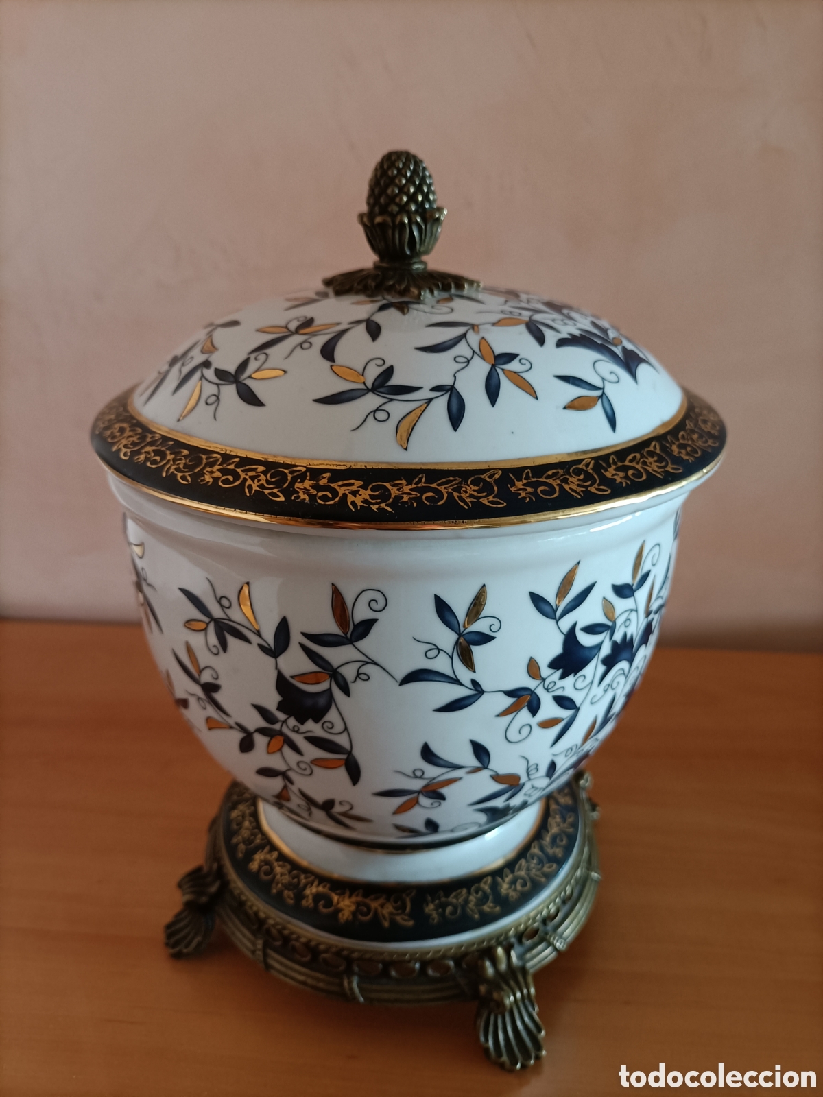Antig&uuml;edades: Tibor de porcelana y pan de oro - Foto 1