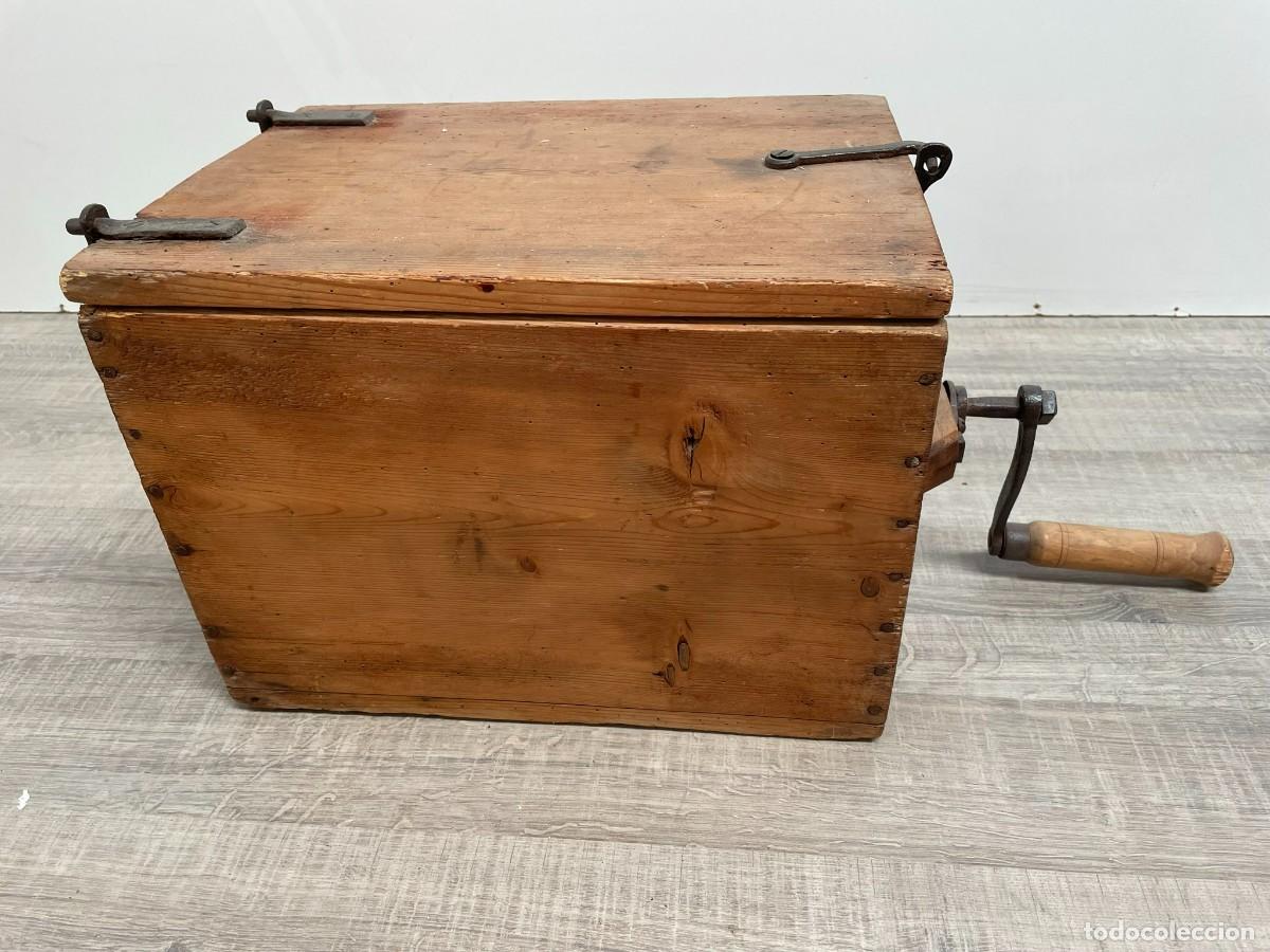 Antig&uuml;edades: ANTIGUA MANTEQUERA DE MADERA - Foto 1