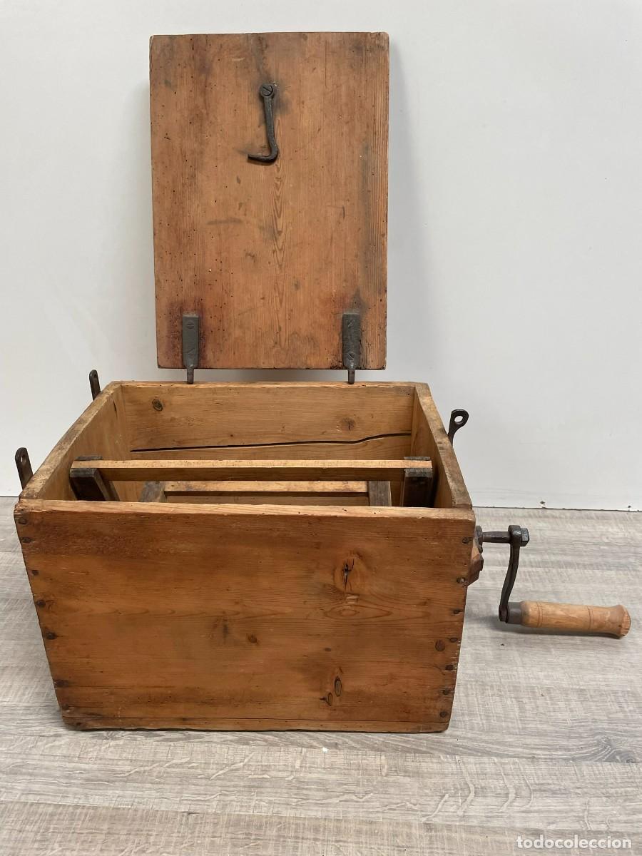 Antig&uuml;edades: ANTIGUA MANTEQUERA DE MADERA - Foto 2
