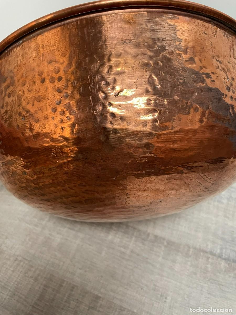 Antig&uuml;edades: GRAN CALDERO DE COBRE MARTILLADO DE BASE REDONDEADA - Foto 4