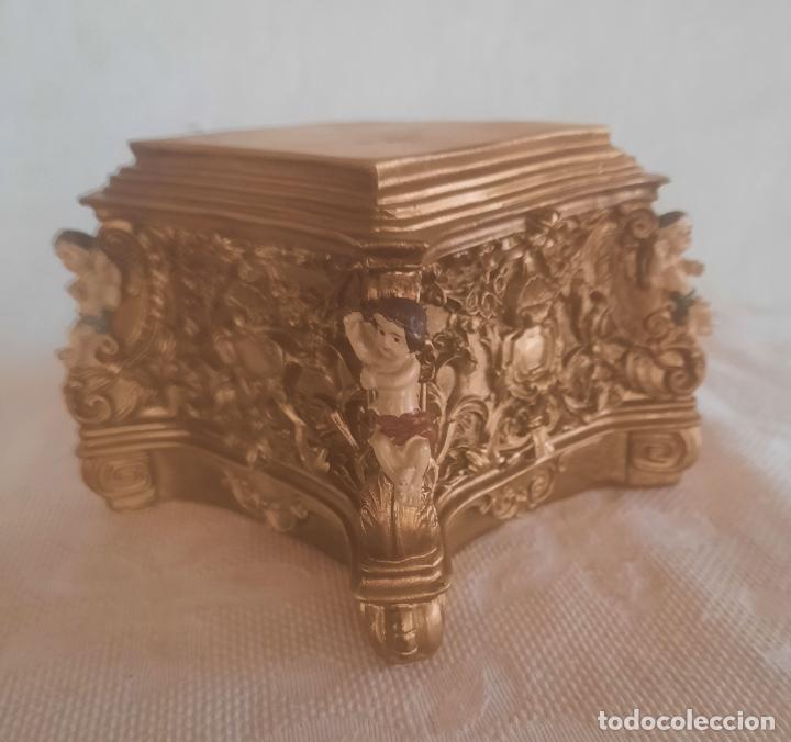 Antig&uuml;edades: PEANA CUADRADA DE SOBREMESA - Foto 1