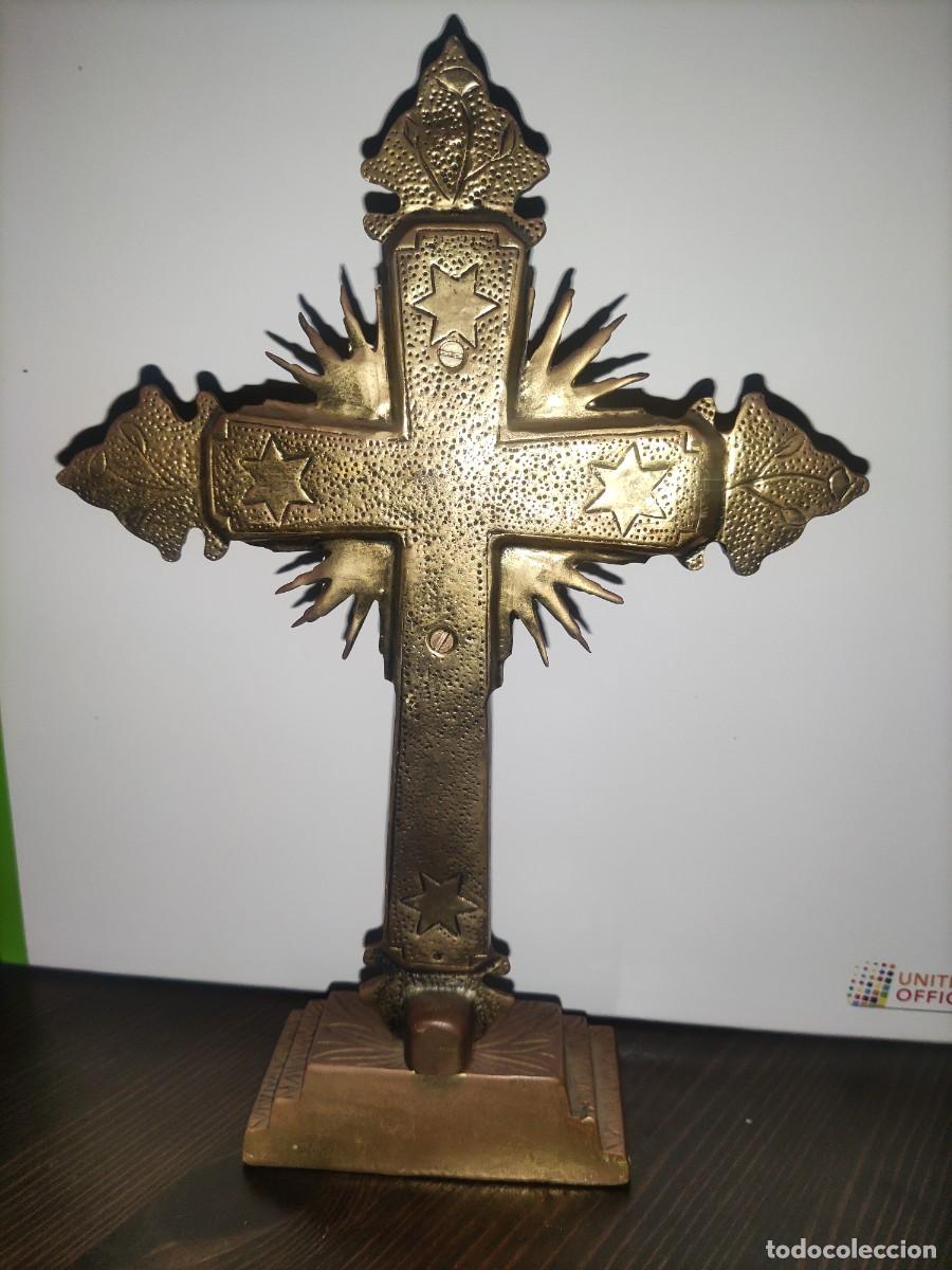 Antig&uuml;edades: Antiguo crucifijo en bronce - Foto 2