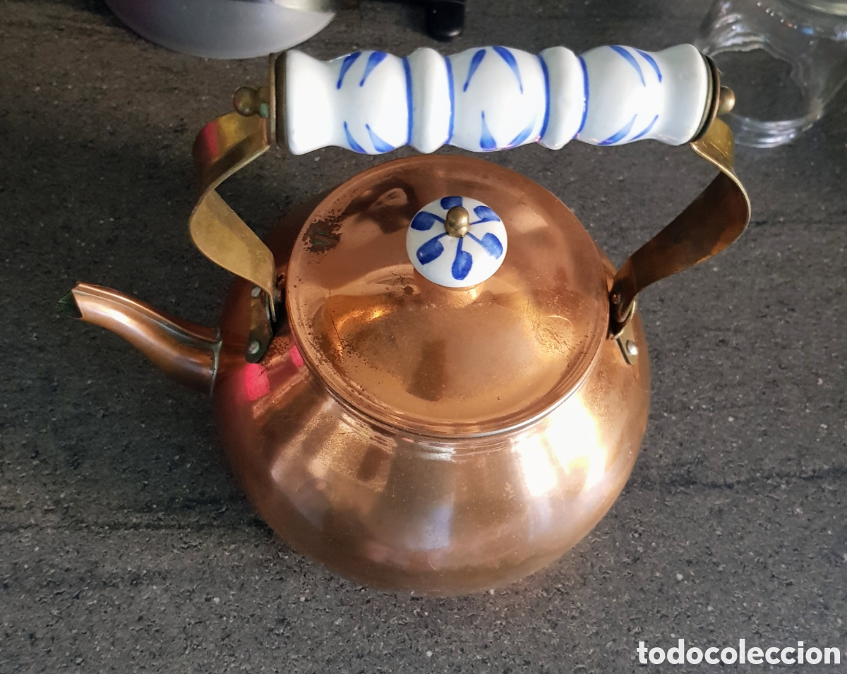 Antig&uuml;edades: Gran Tetera en bronce y porcelana azul - Foto 4
