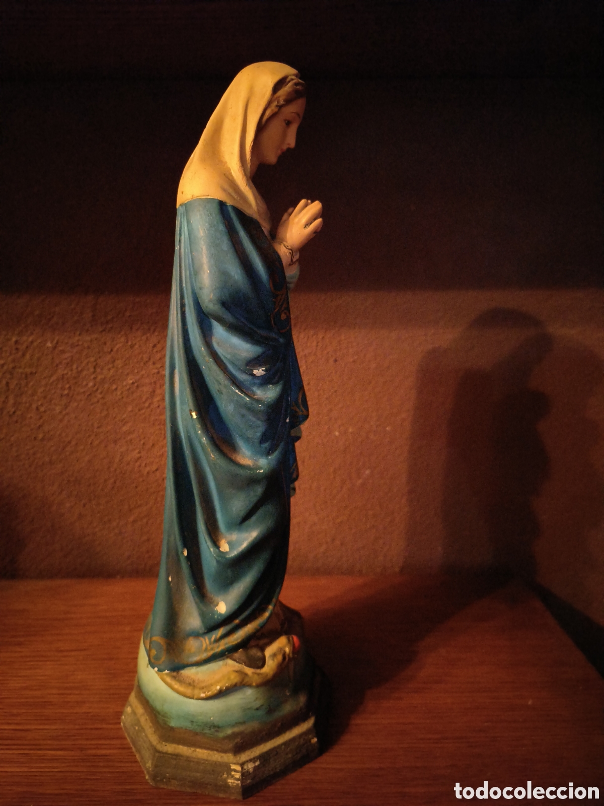 Antig&uuml;edades: Imagen Virgen Inmaculada de yeso con base en madera - Foto 3