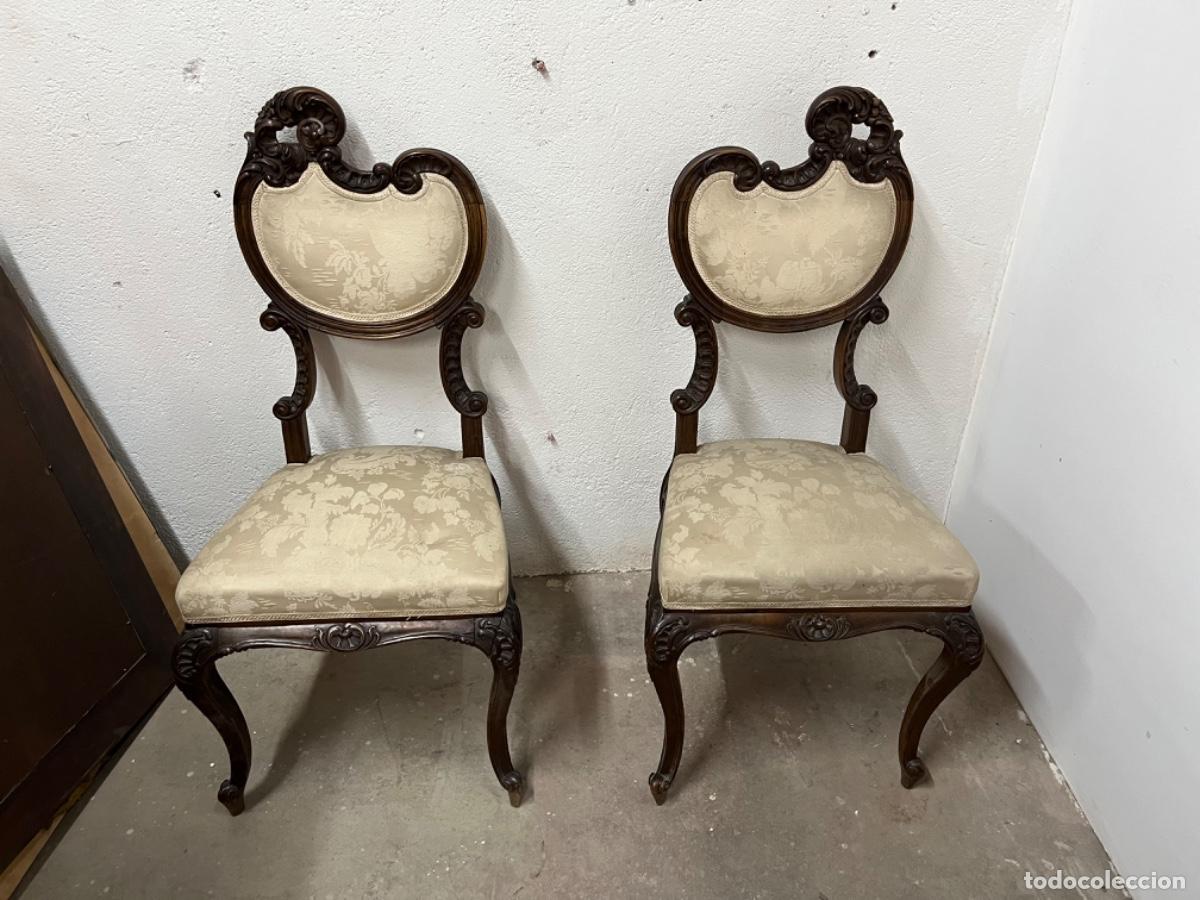 Antiquit&auml;ten: Extraordinaria pareja de sillas en madera de nogal talladas. A6