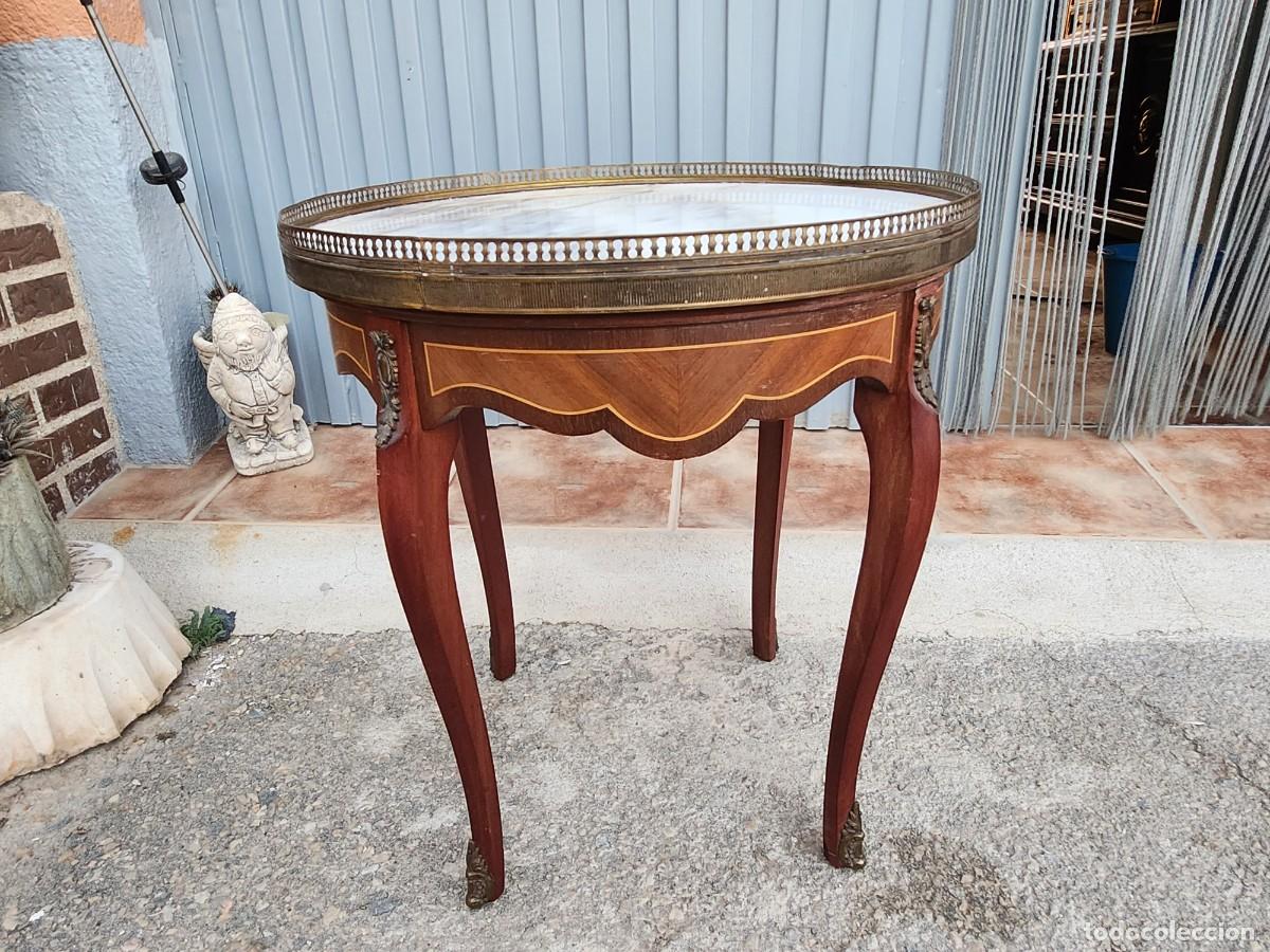 Antig&uuml;edades: Mesa de centro con detalles en laton - Foto 1