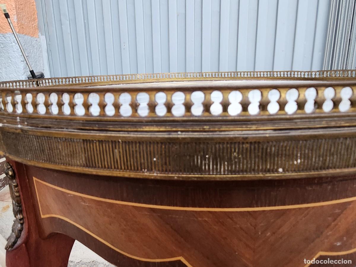 Antig&uuml;edades: Mesa de centro con detalles en laton - Foto 3