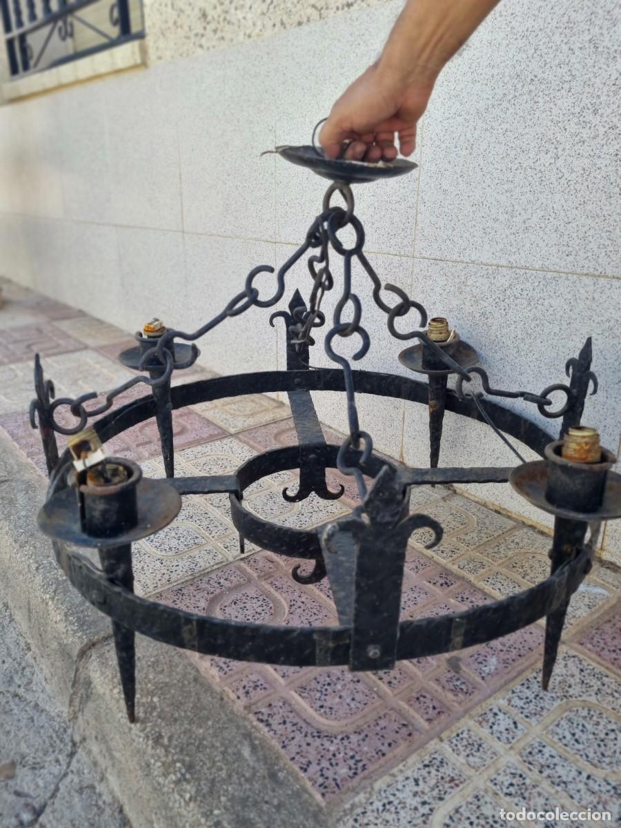 Antig&uuml;edades: Antigua l&aacute;mpara de forja - Foto 3