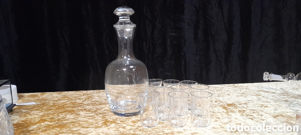 Antig&uuml;edades: Licorera y 10 vasitos - Foto 1