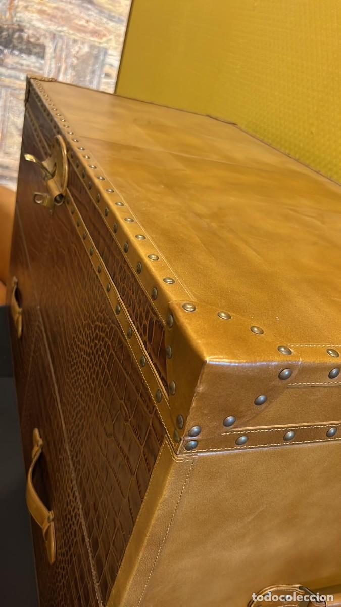 Antig&uuml;edades: C&oacute;moda de piel con cajones. - Foto 9