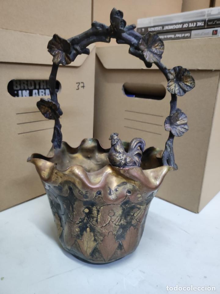 Antiguidades: ANTIGUA CESTA DE BRONCE