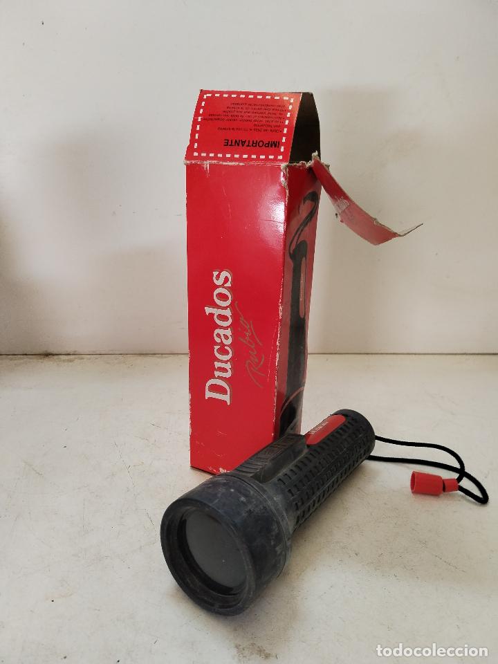 Antig&uuml;edades: linterna publicidad ducados - Foto 3