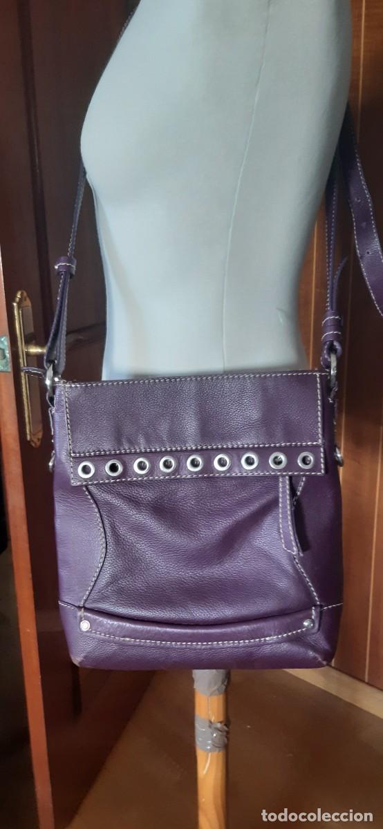Antig&uuml;edades: BOLSO DE PIEL BURDEOS DE GUY LAROCHE. - Foto 3