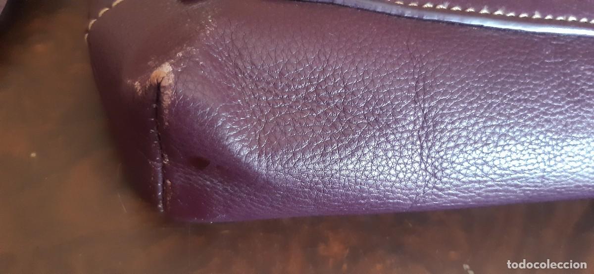 Antig&uuml;edades: BOLSO DE PIEL BURDEOS DE GUY LAROCHE. - Foto 6