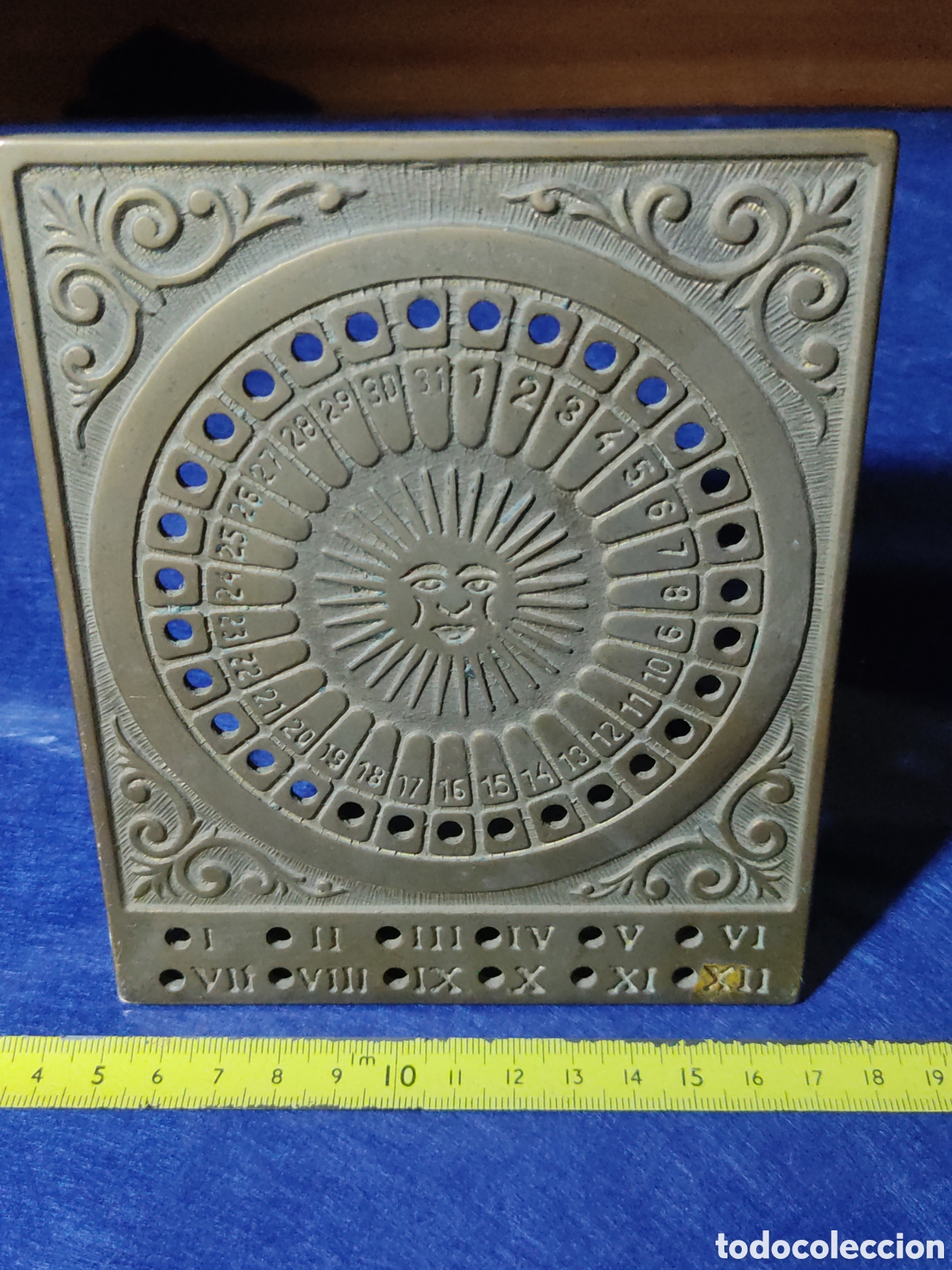 Antig&uuml;edades: Calendario maya o azteca de bronce. - Foto 2
