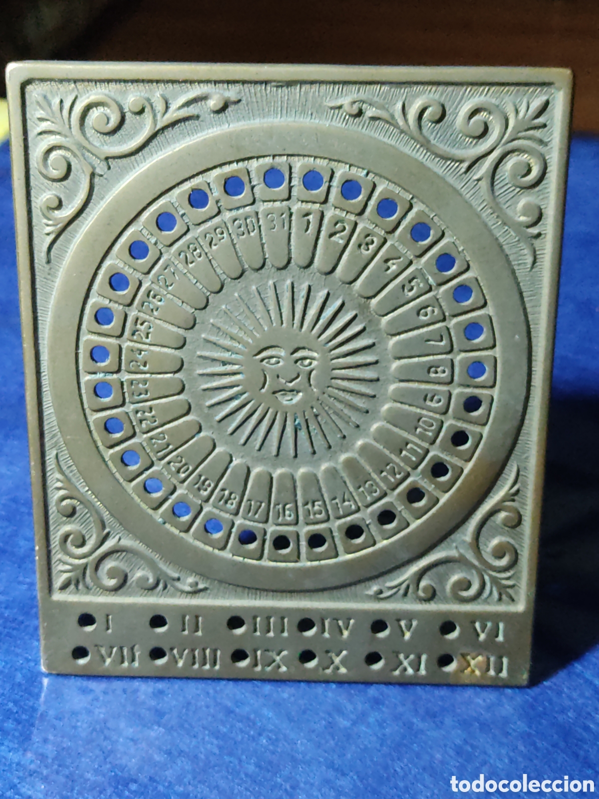 Antig&uuml;edades: Calendario maya o azteca de bronce. - Foto 5