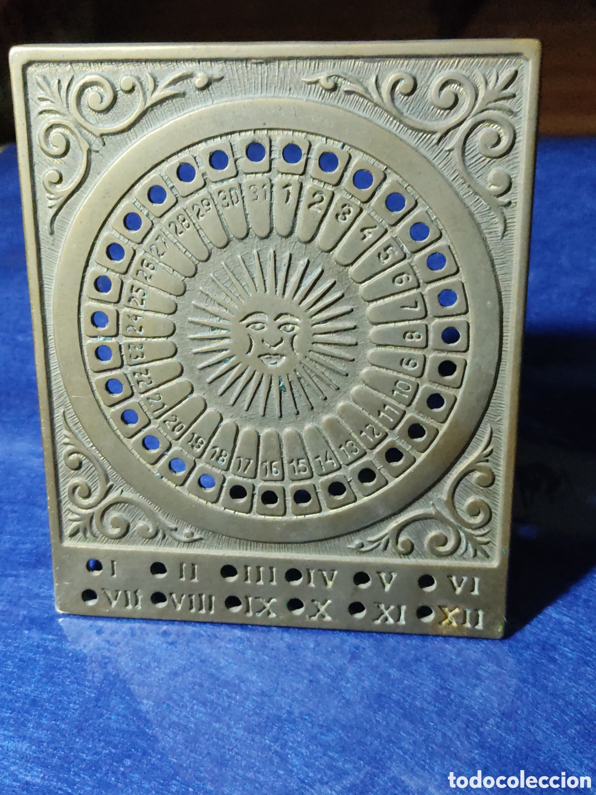Antig&uuml;edades: Calendario maya o azteca de bronce. - Foto 1