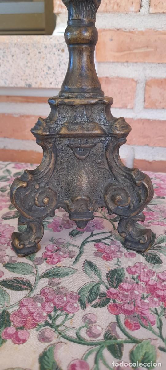 Antig&uuml;edades: CANDELABRO ANTIGUO DE BRONCE MACIZO - Foto 5