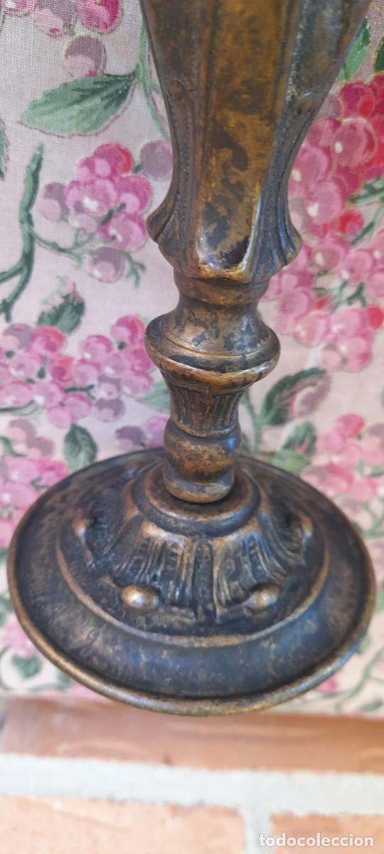 Antig&uuml;edades: CANDELABRO ANTIGUO DE BRONCE MACIZO - Foto 9