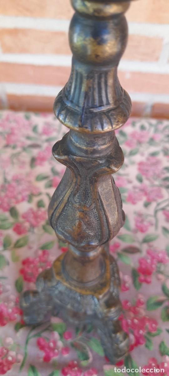 Antig&uuml;edades: CANDELABRO ANTIGUO DE BRONCE MACIZO - Foto 7