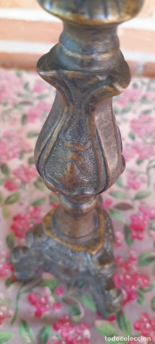 Antig&uuml;edades: CANDELABRO ANTIGUO DE BRONCE MACIZO - Foto 6