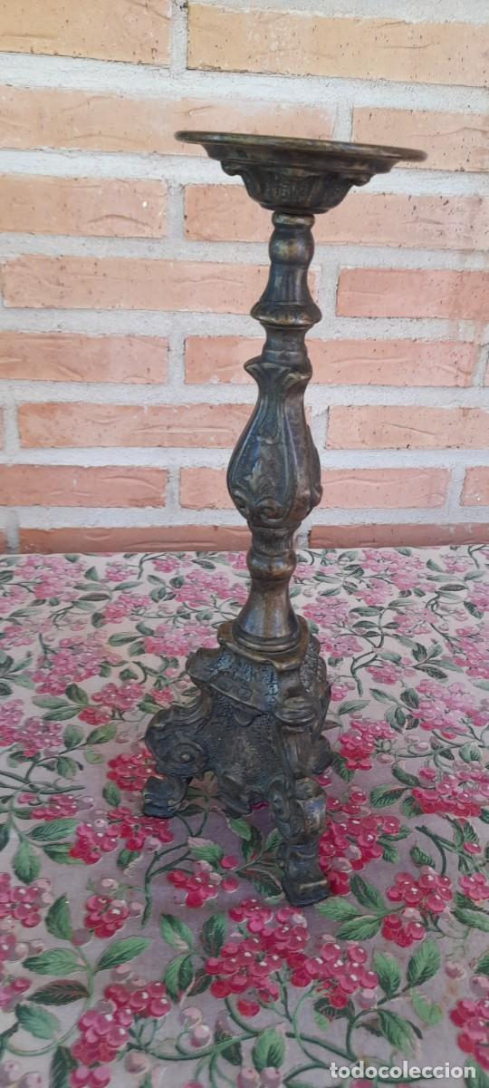Antig&uuml;edades: CANDELABRO ANTIGUO DE BRONCE MACIZO - Foto 2