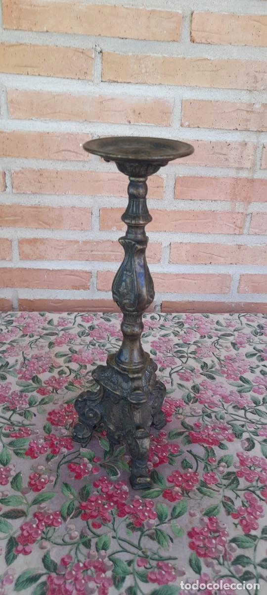 Antig&uuml;edades: CANDELABRO ANTIGUO DE BRONCE MACIZO - Foto 1