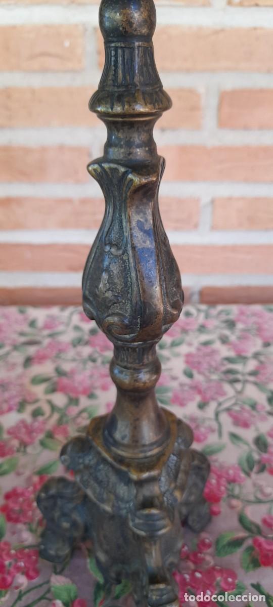 Antig&uuml;edades: CANDELABRO ANTIGUO DE BRONCE MACIZO - Foto 3