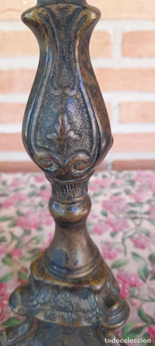 Antig&uuml;edades: CANDELABRO ANTIGUO DE BRONCE MACIZO - Foto 8