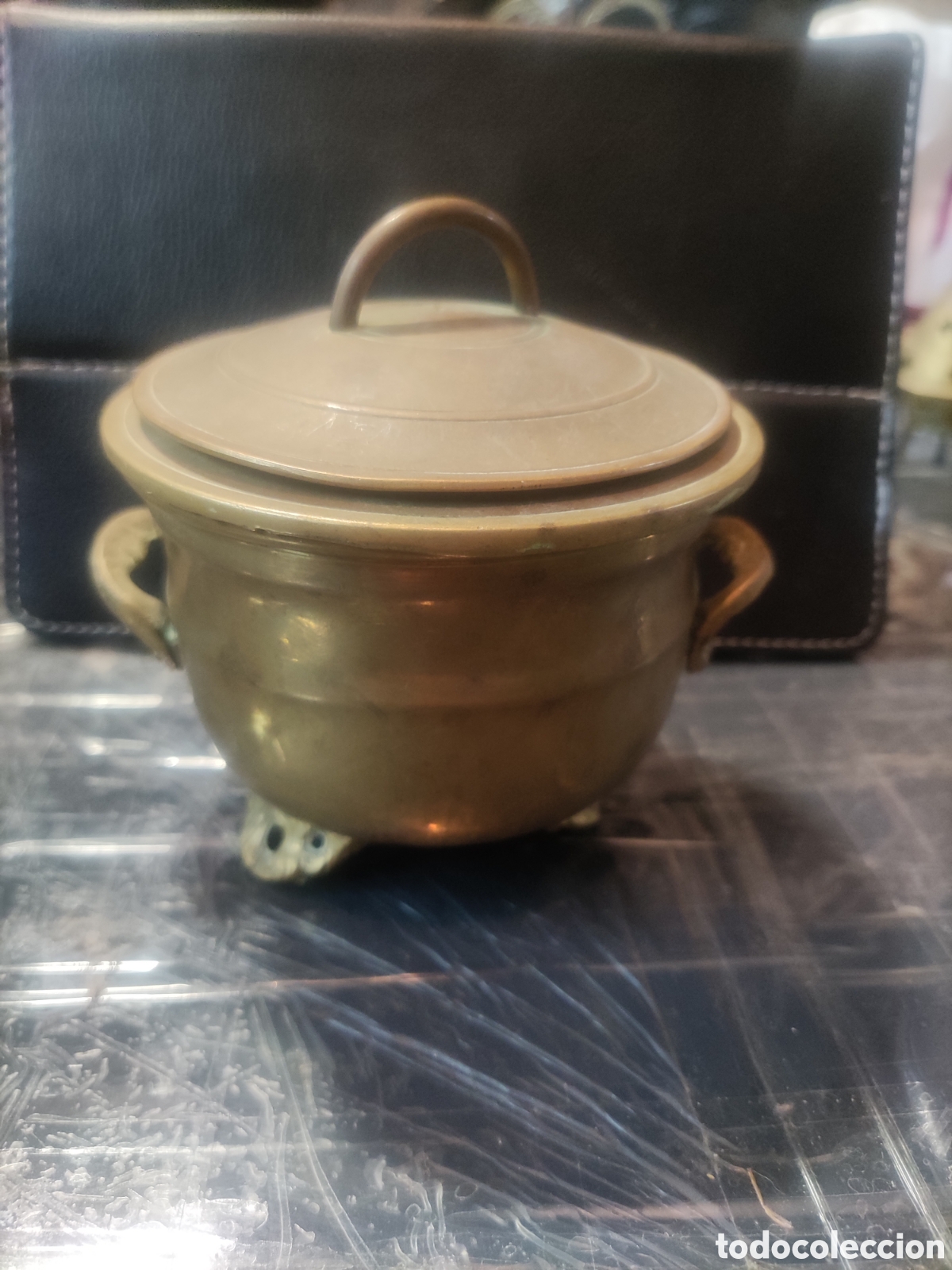 Antiguidades: Peque&ntilde;a olla de Bronce o metal