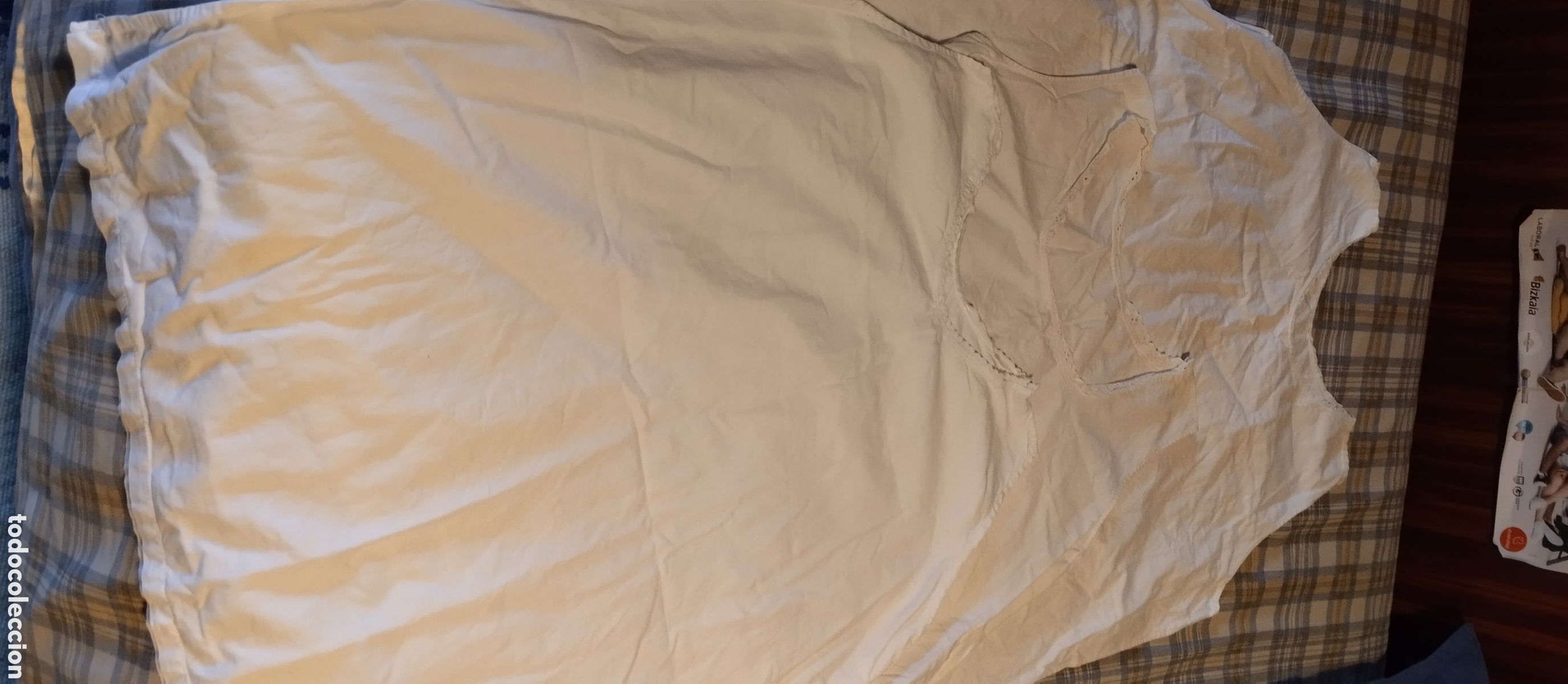 Antig&uuml;edades: 3 CAMISONES ALGODON CON PUNTILLA BORDADA. HECHOS A MANO - Foto 4