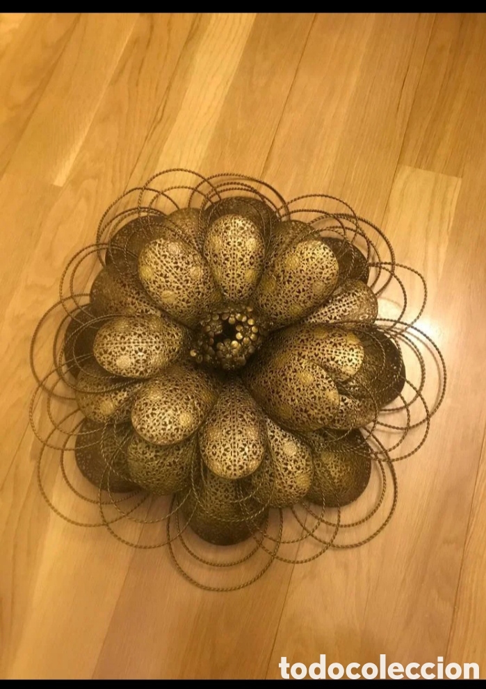 Antig&uuml;edades: Cuadro forma flor en dorado - Foto 3
