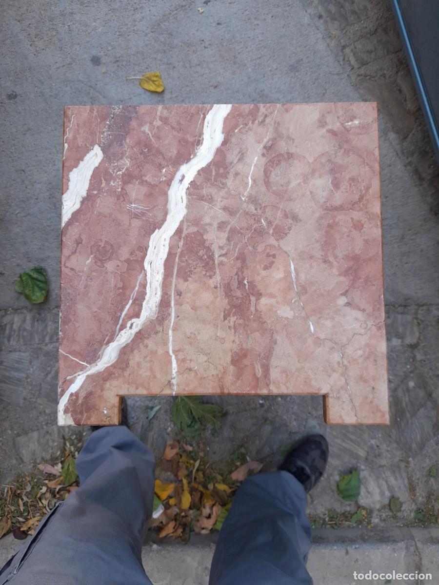 Antig&uuml;edades: Mesita de noche de madera con marmol - Foto 2