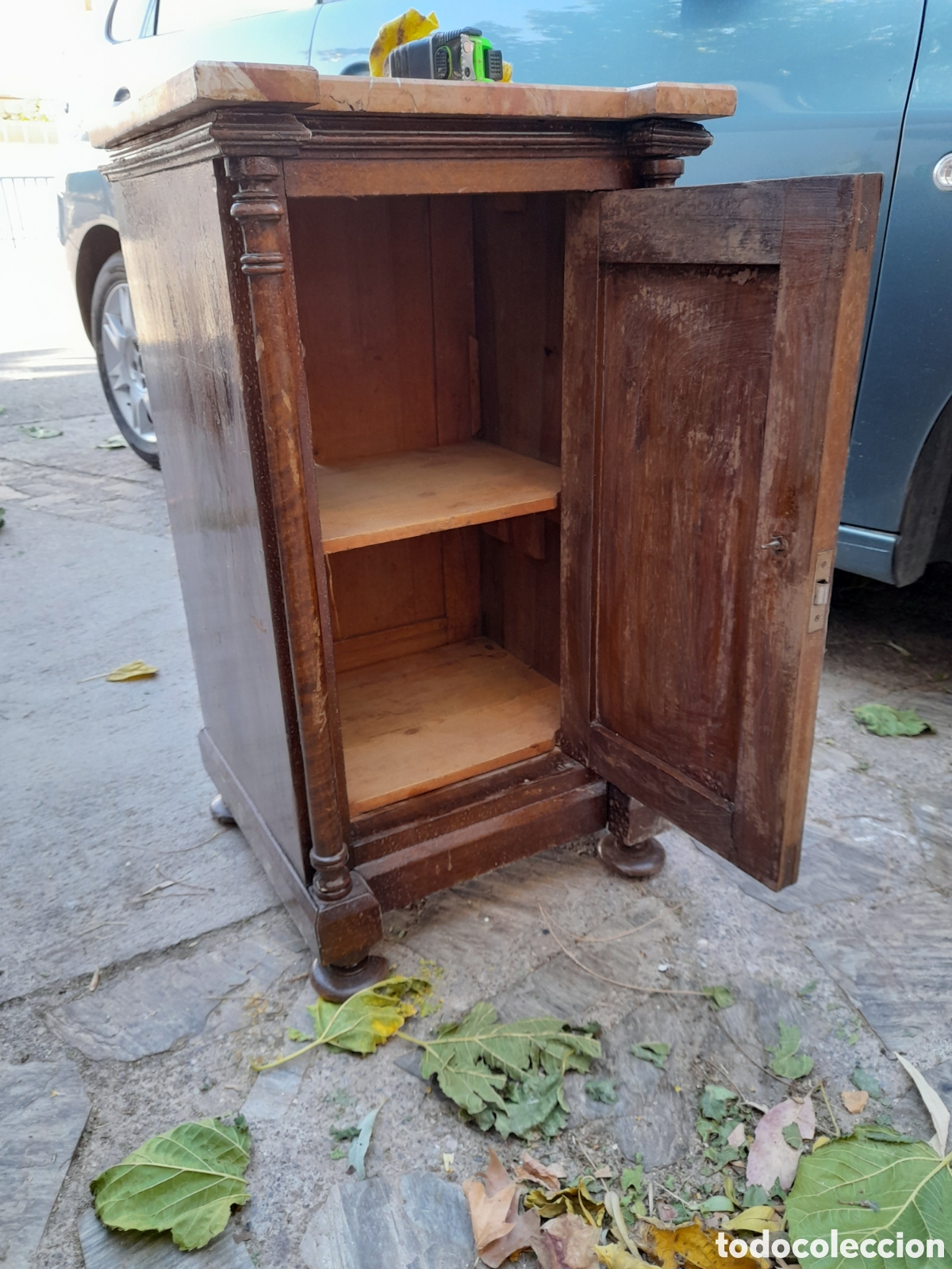Antig&uuml;edades: Mesita de noche de madera con marmol - Foto 6