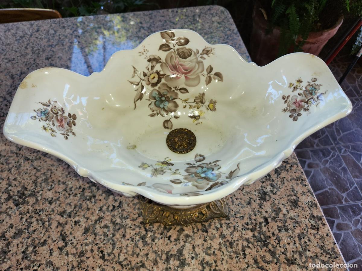 Antig&uuml;edades: Centro de mesa en porcelana y bronce - Foto 2