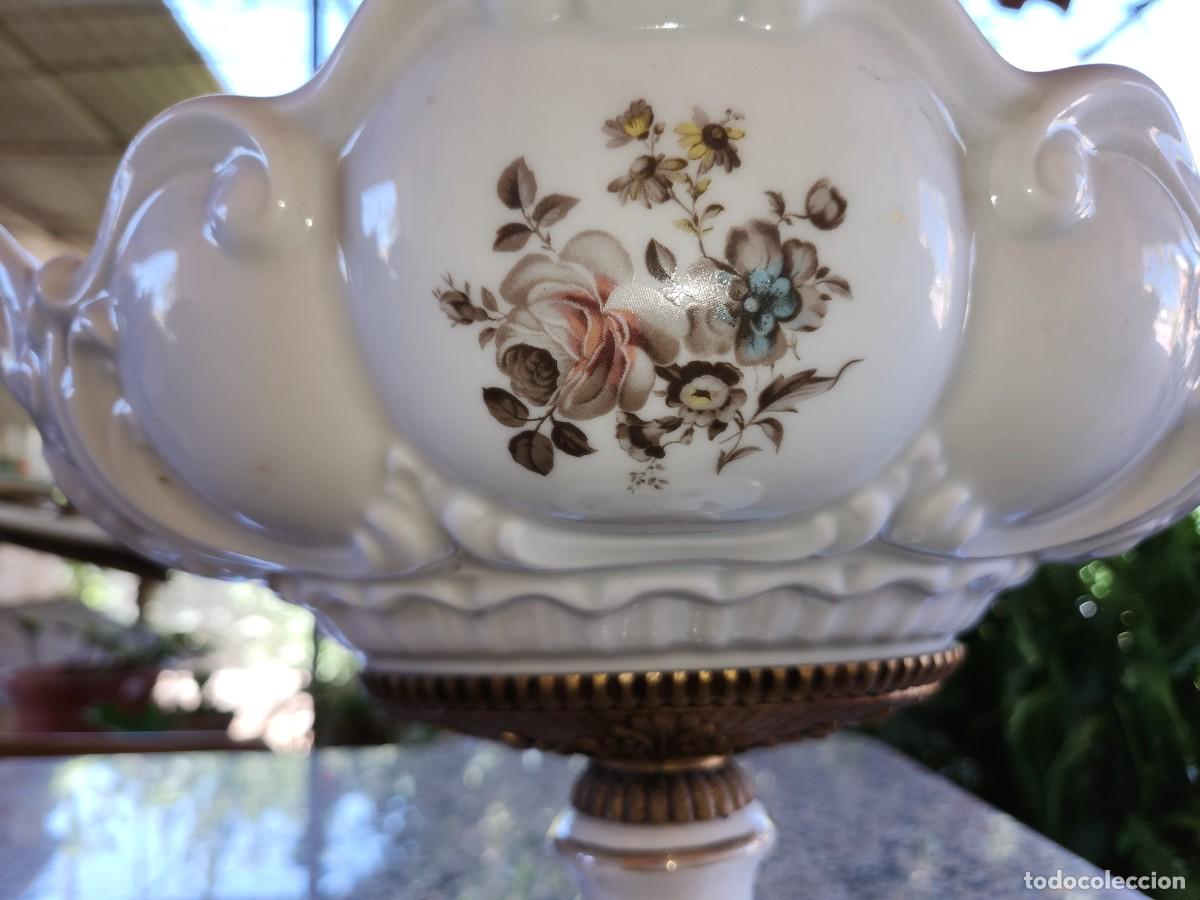 Antig&uuml;edades: Centro de mesa en porcelana y bronce - Foto 4