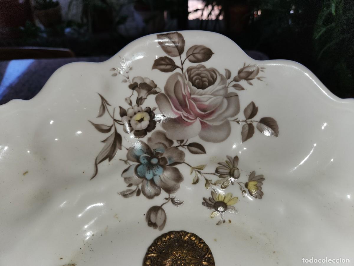 Antig&uuml;edades: Centro de mesa en porcelana y bronce - Foto 5