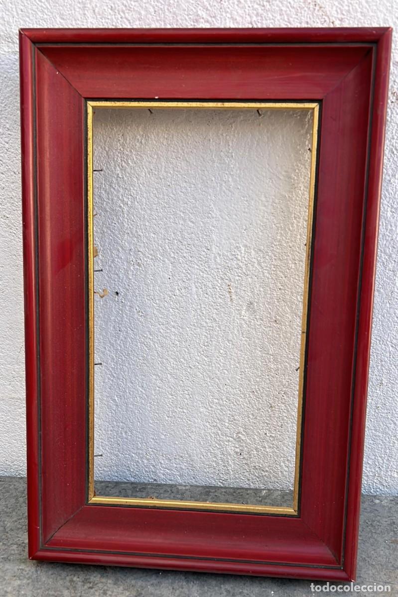Antig&uuml;edades: MARCO DE MADERA DE 34 X 22 CMS. 27 X 15 CMS. EL HUECO - Foto 1