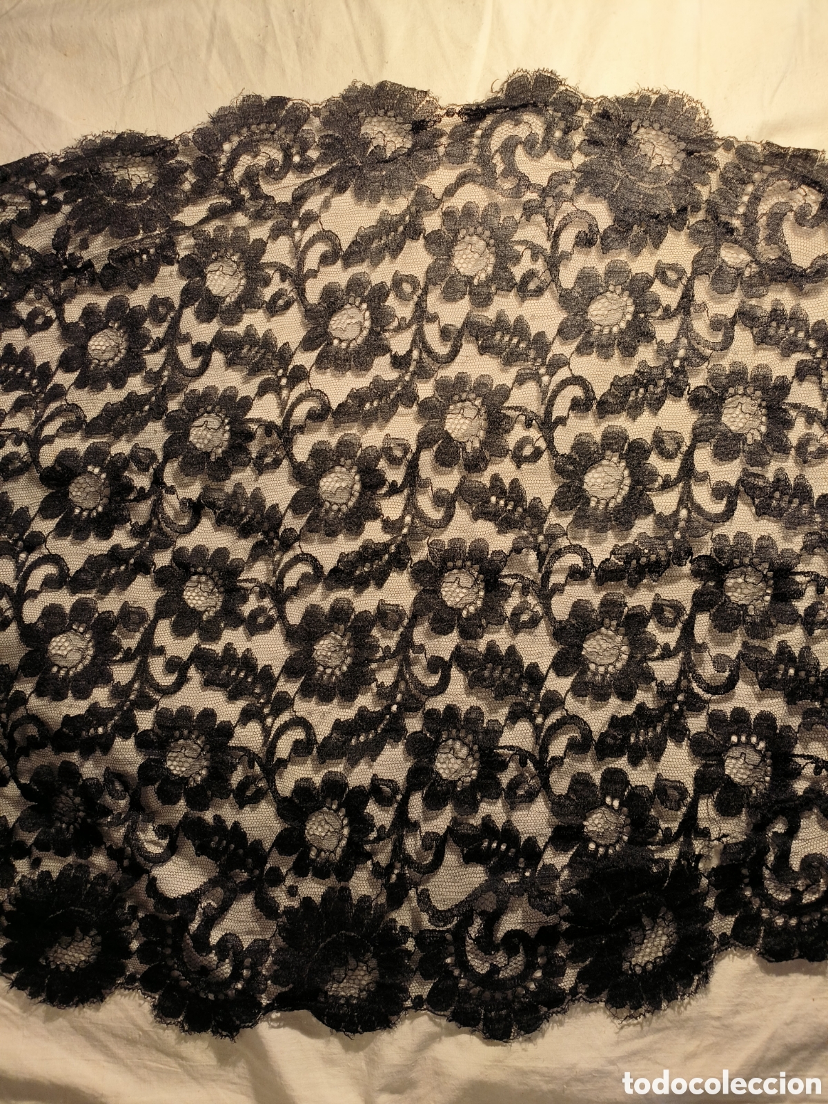 Antig&uuml;edades: Mantilla antigua 4 picos - Foto 2