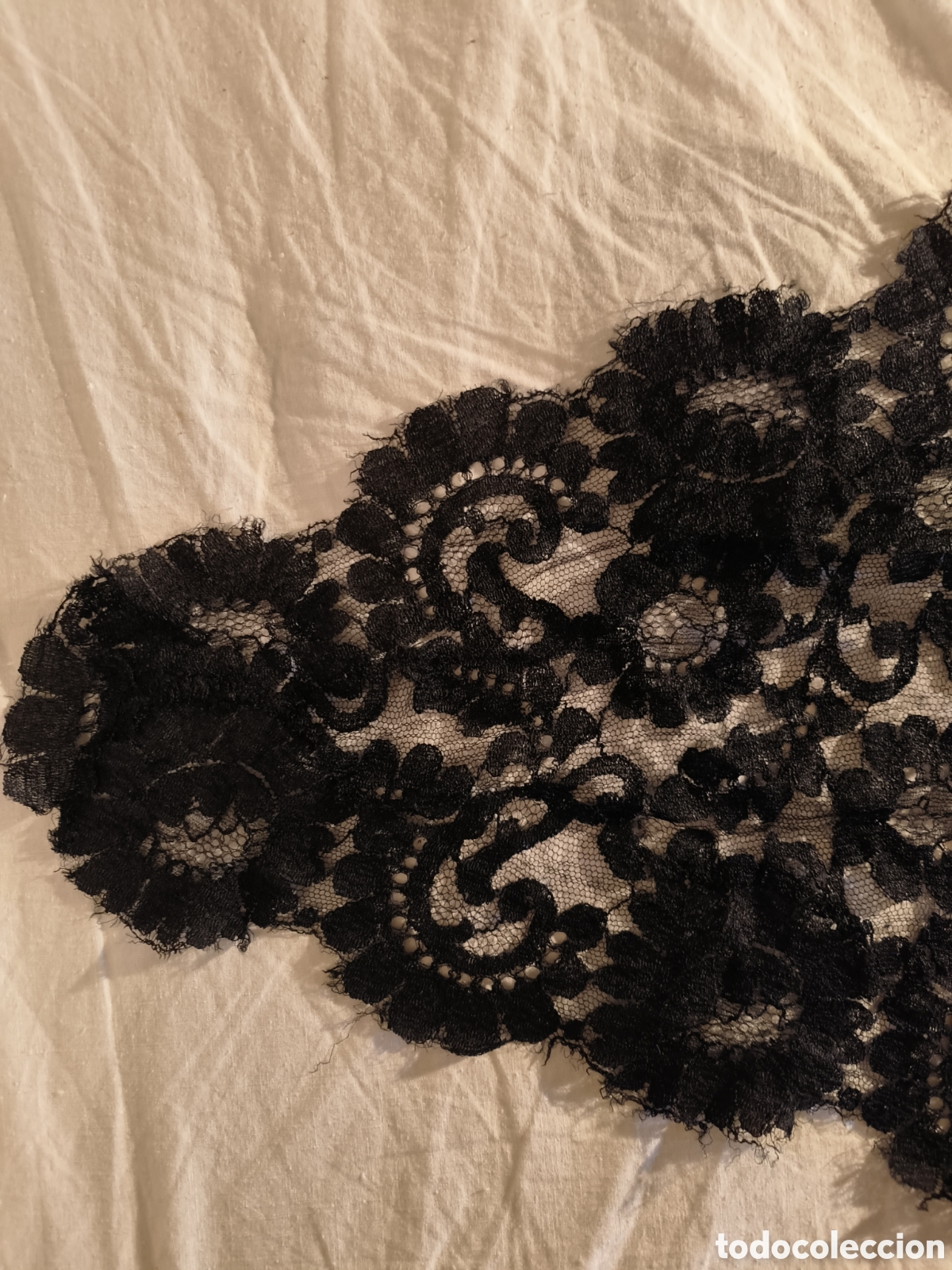 Antig&uuml;edades: Mantilla antigua 4 picos - Foto 3