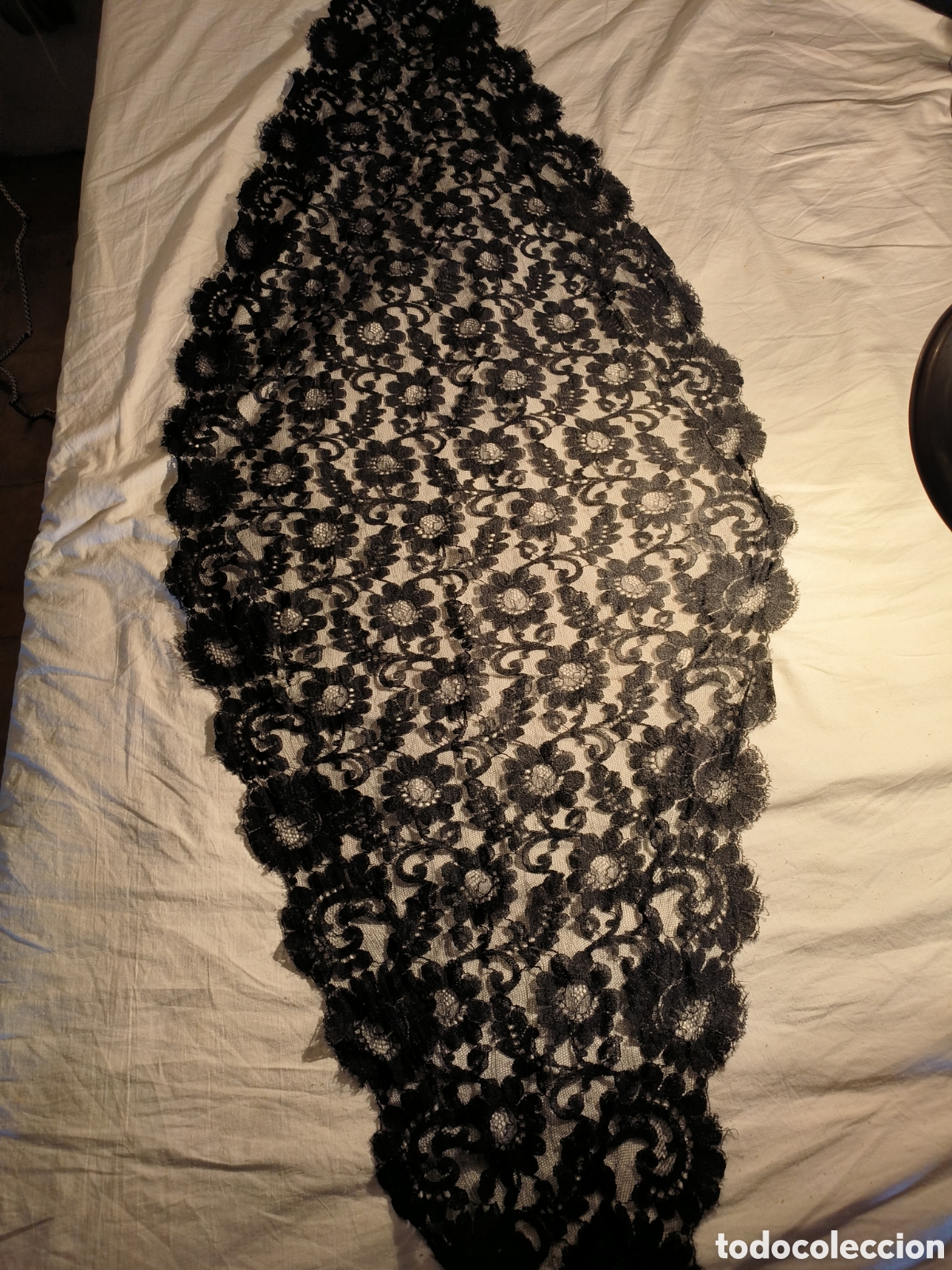 Antig&uuml;edades: Mantilla antigua 4 picos - Foto 1