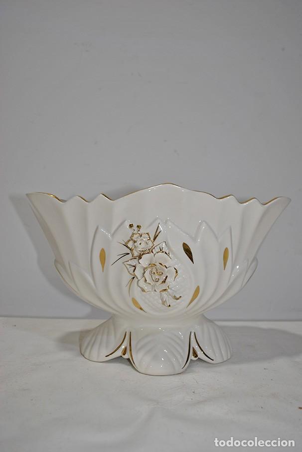 Antig&uuml;edades: CENTRO DE MESA PORCELANA - Foto 1