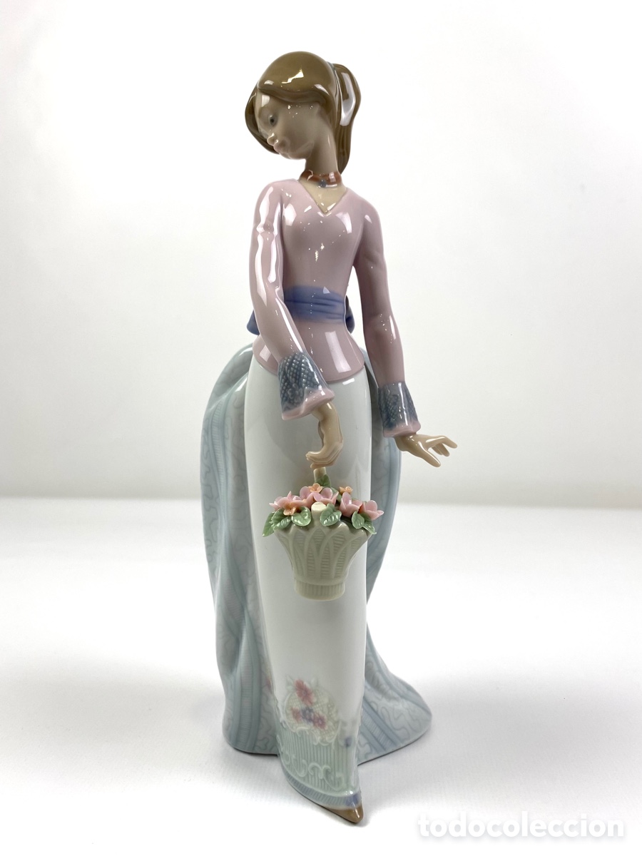 Antiques: PORCELANA DE LLADR&Oacute; - &ldquo;FLORES DE MI JARDIN&rdquo;. REF. 7622