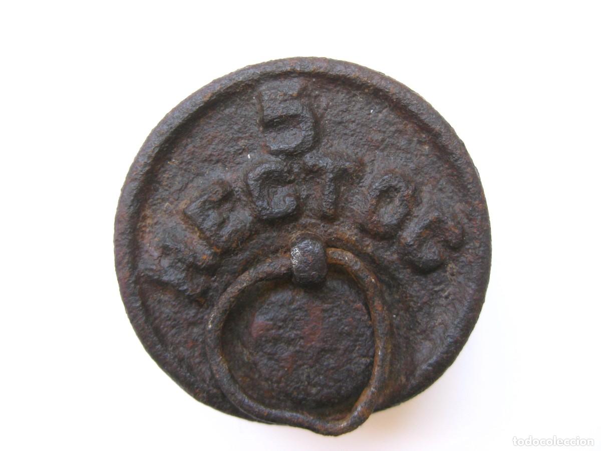 Antig&uuml;edades: PESA HIERRO 5 HECTOGRAMOS MEDIO KILO - Foto 1