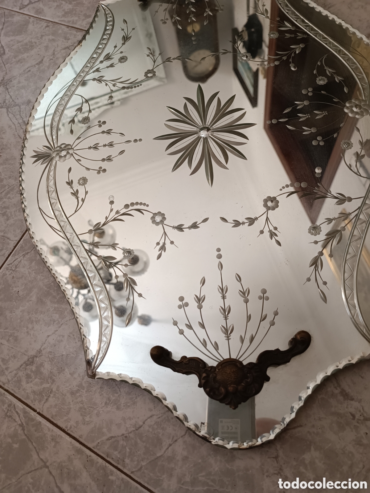 Antig&uuml;edades: Bandeja vidrio plateada con talla - Foto 2