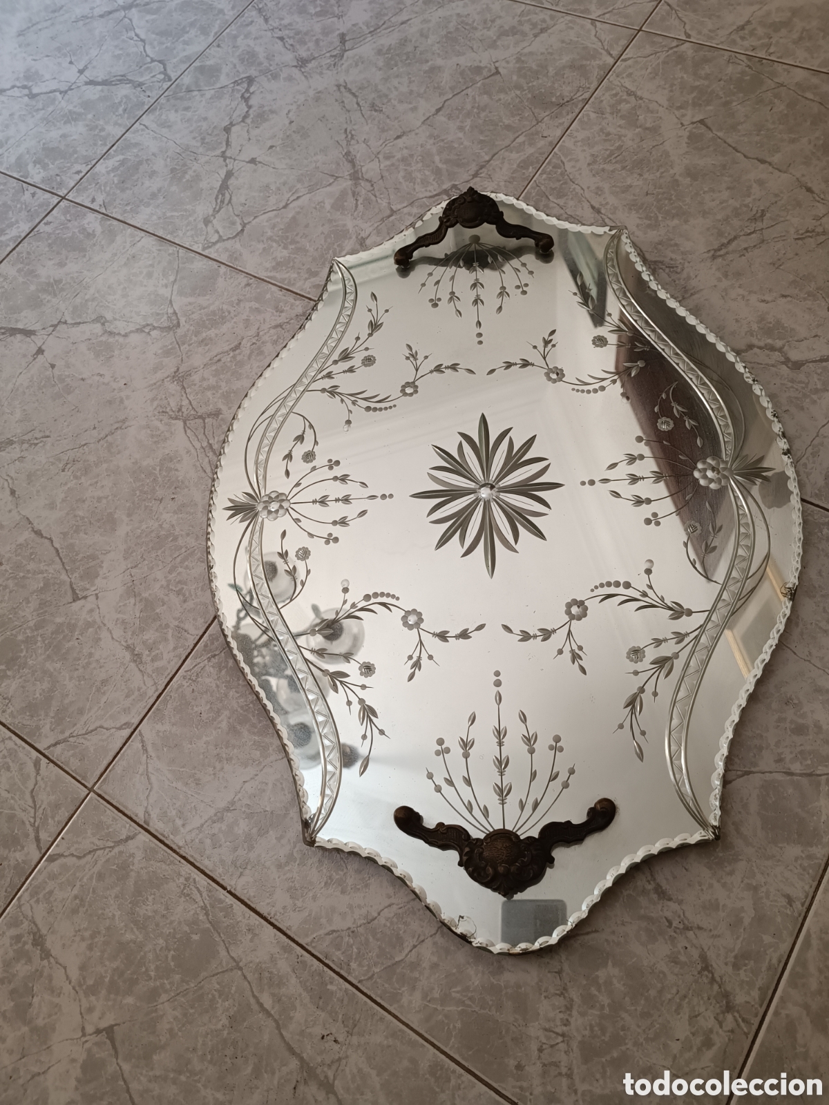 Antig&uuml;edades: Bandeja vidrio plateada con talla - Foto 1
