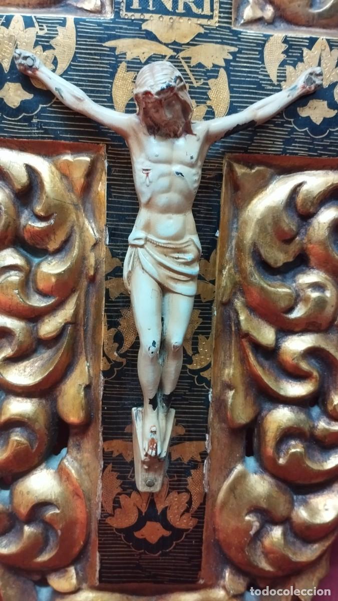 Antig&uuml;edades: CRUCIFIJO EN CORNUCOPIA DORADA (S. XVII) - Foto 2