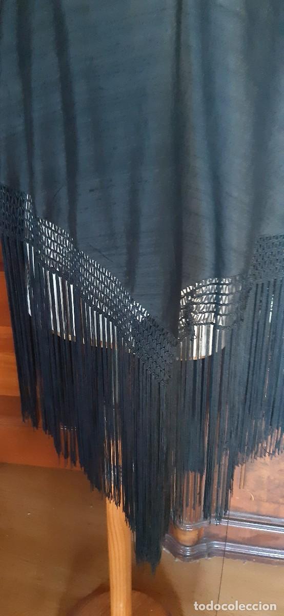Antig&uuml;edades: MANT&Oacute;N GRANDE DE PICO DE SEDA NEGRO. - Foto 3