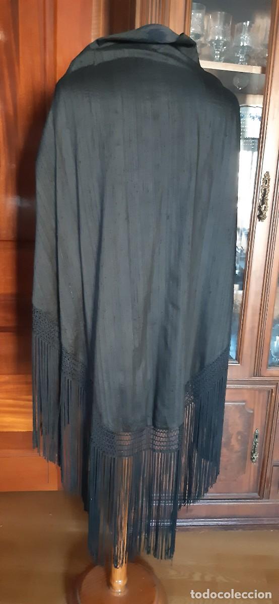 Antig&uuml;edades: MANT&Oacute;N GRANDE DE PICO DE SEDA NEGRO. - Foto 4