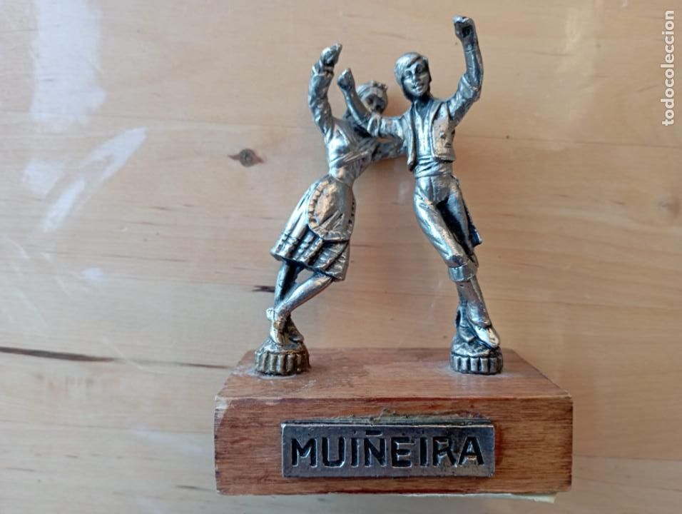 Antig&uuml;edades: FIGURA MU&Ntilde;EIRA EN PLATA. - Foto 1